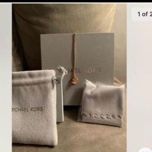Brand New Michael Kors Necklace rose gold NWT